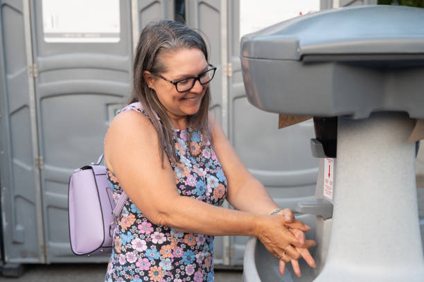 Best Portable bathroom rental  in Lansing, KS